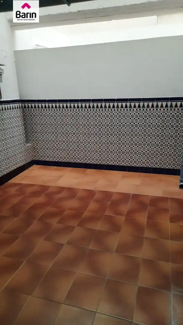 Wohnung zum Verkauf in Córdoba mit Klimaanlage, Terrasse und Abstellraum