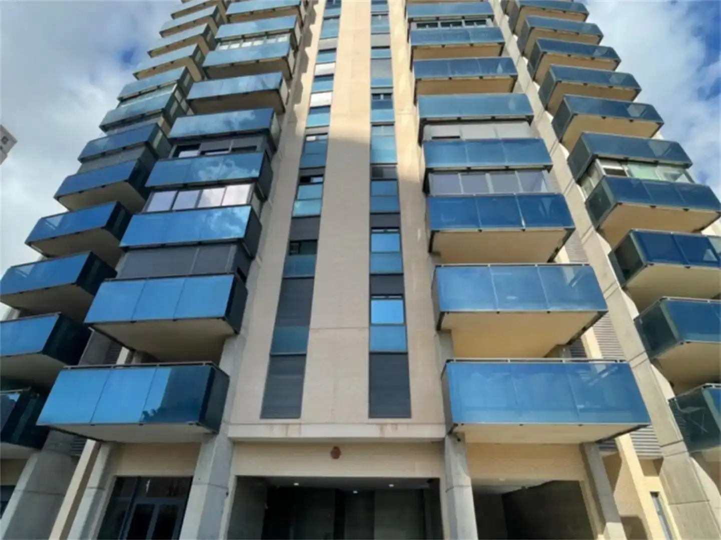 Vista exterior de Àtic en venda en Benidorm amb Aire condicionat, Piscina i Balcó