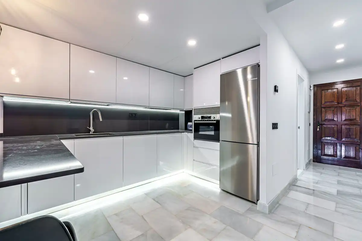 Kitchen of Flat for sale in Marbella  with Air Conditioner and Terrace