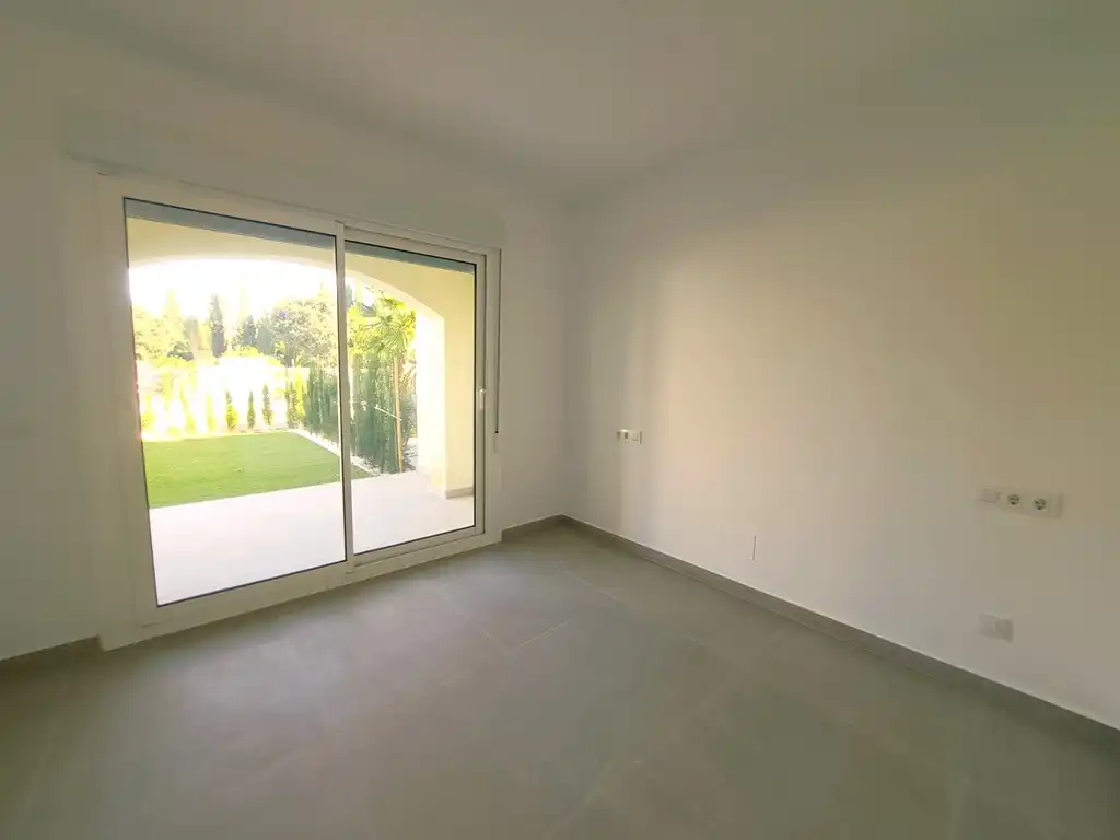 Habitación de Planta baja en venta en Dénia con Aire acondicionado, Calefacción y Jardín privado