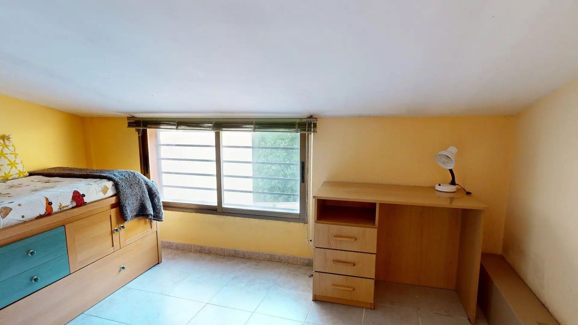 Dormitori de Casa o xalet en venda en Zaragoza amb Calefacció, Terrassa i Moblat