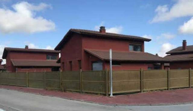 Casa-chalet en Venta en  LLANOS VERDEGUERA en Grijota