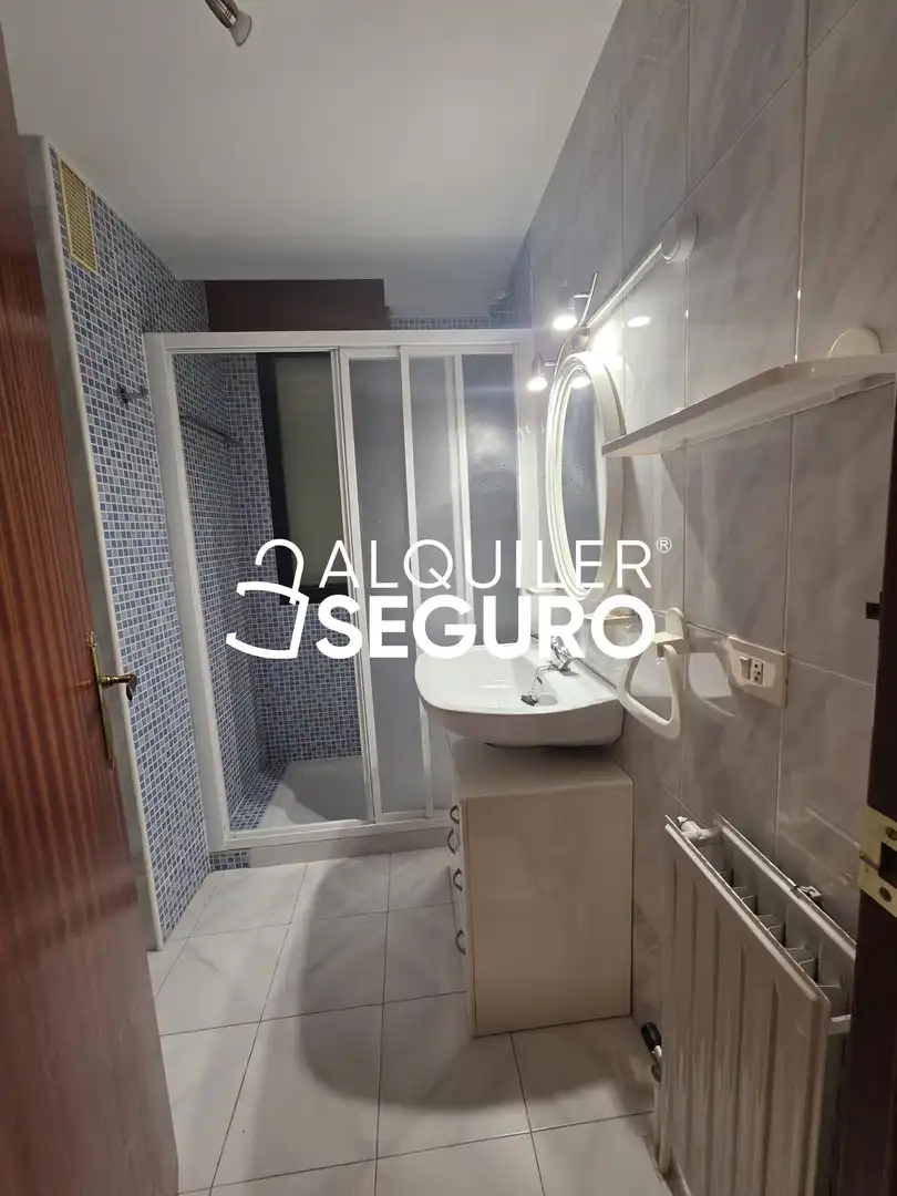 Bany de Pis de lloguer en Burgos amb Calefacció, Terrassa i Moblat