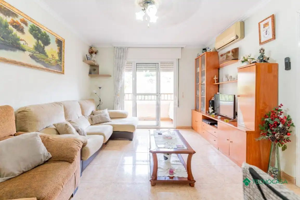Sala d'estar de Pis en venda en Roquetas de Mar amb Aire condicionat, Terrassa i Traster