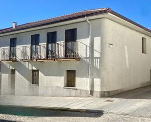 Vista exterior de Casa o xalet en venda en El Espinar amb Calefacció, Jardí privat i Terrassa