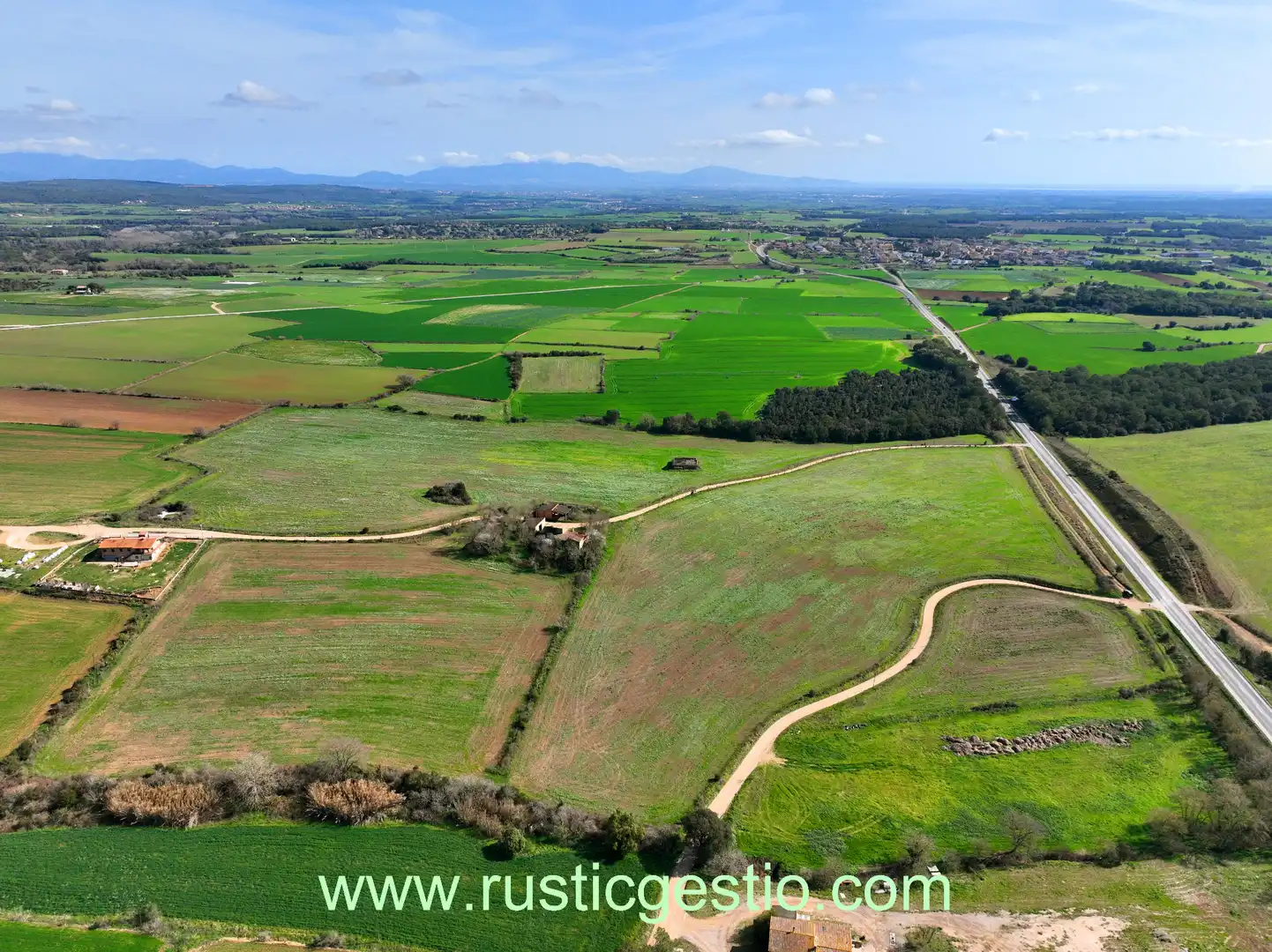 Finca rústica en venda en Navata amb Jardí privat