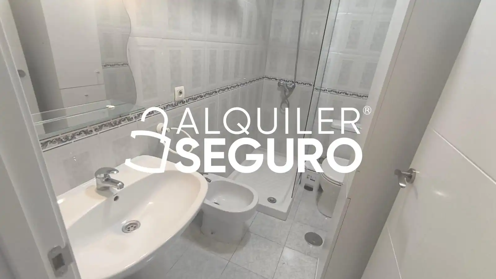 Baño de Piso de alquiler en Sevilla con Aire acondicionado y Amueblado