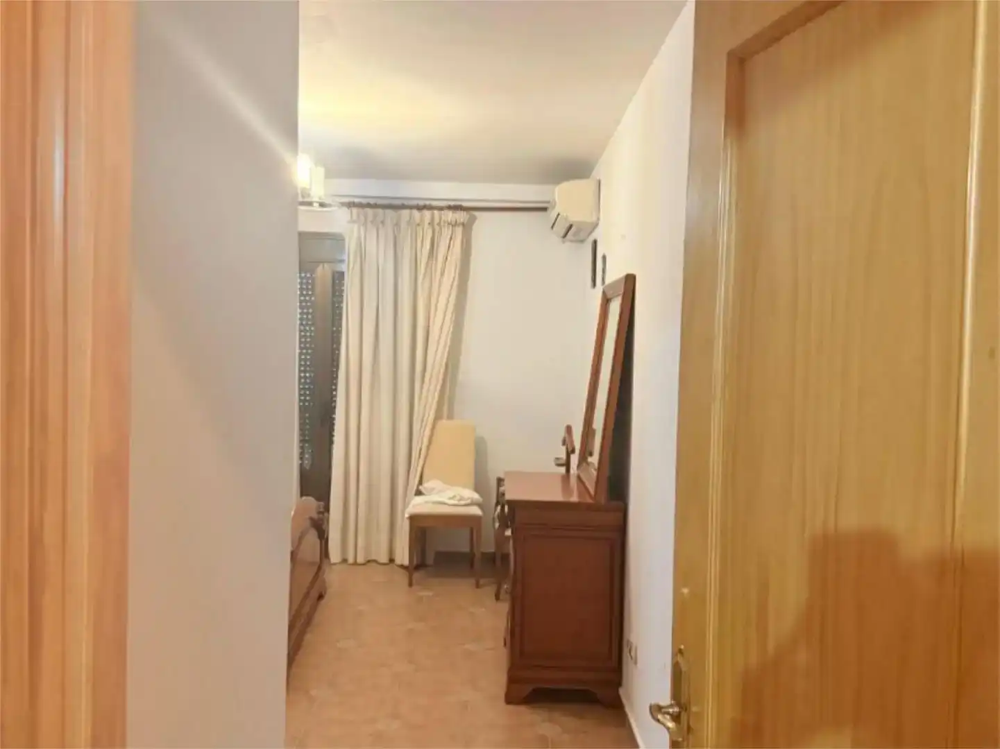 Habitación de Piso en venta en Escatrón con Aire acondicionado, Amueblado y Balcón