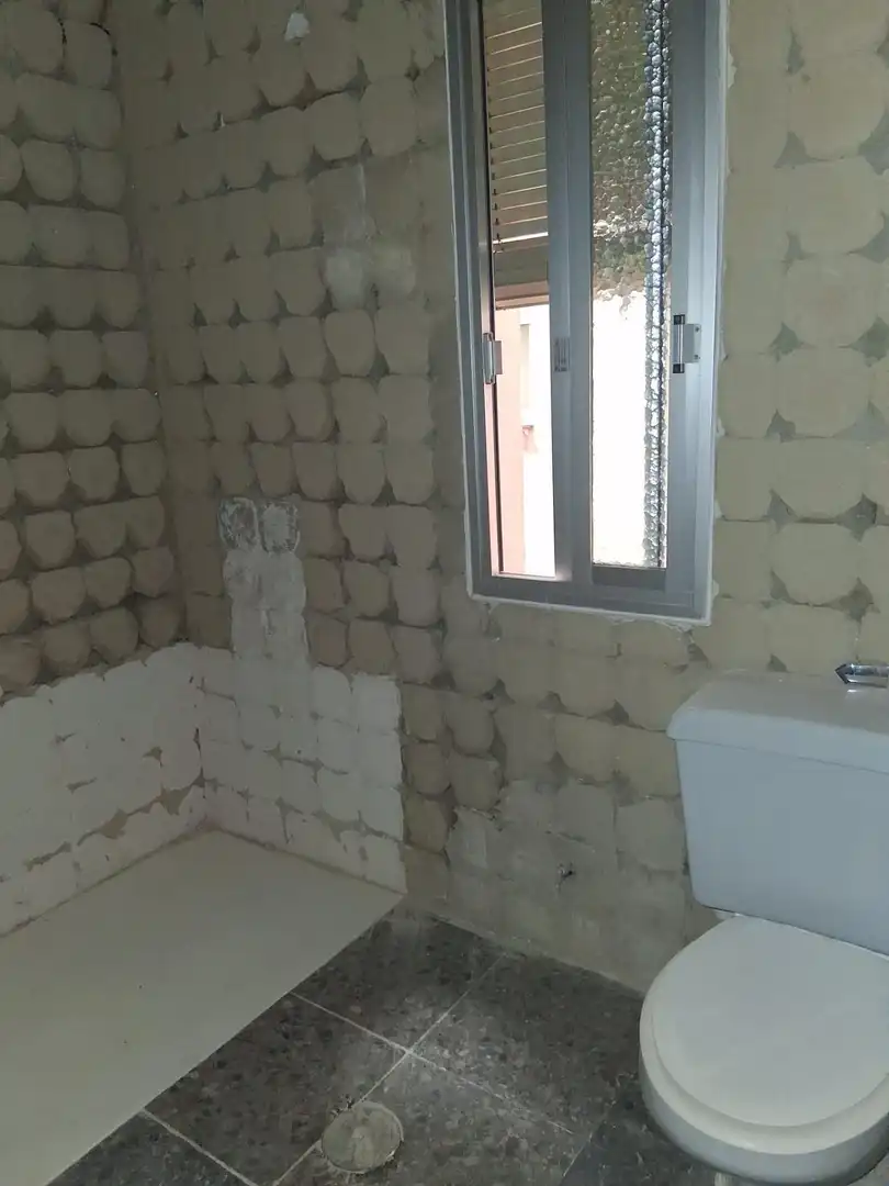 Badezimmer von Wohnung zum Verkauf in Albacete mit Balkon