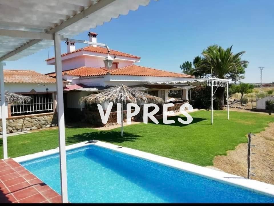 Piscina de Finca rústica en venda en Mérida amb Terrassa i Piscina