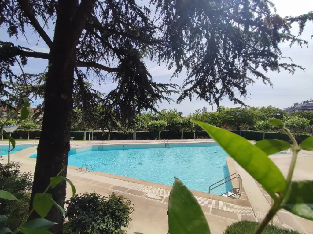 Schwimmbecken von Erdgeschoss zum Verkauf in Majadahonda mit Gemeinschaftspool