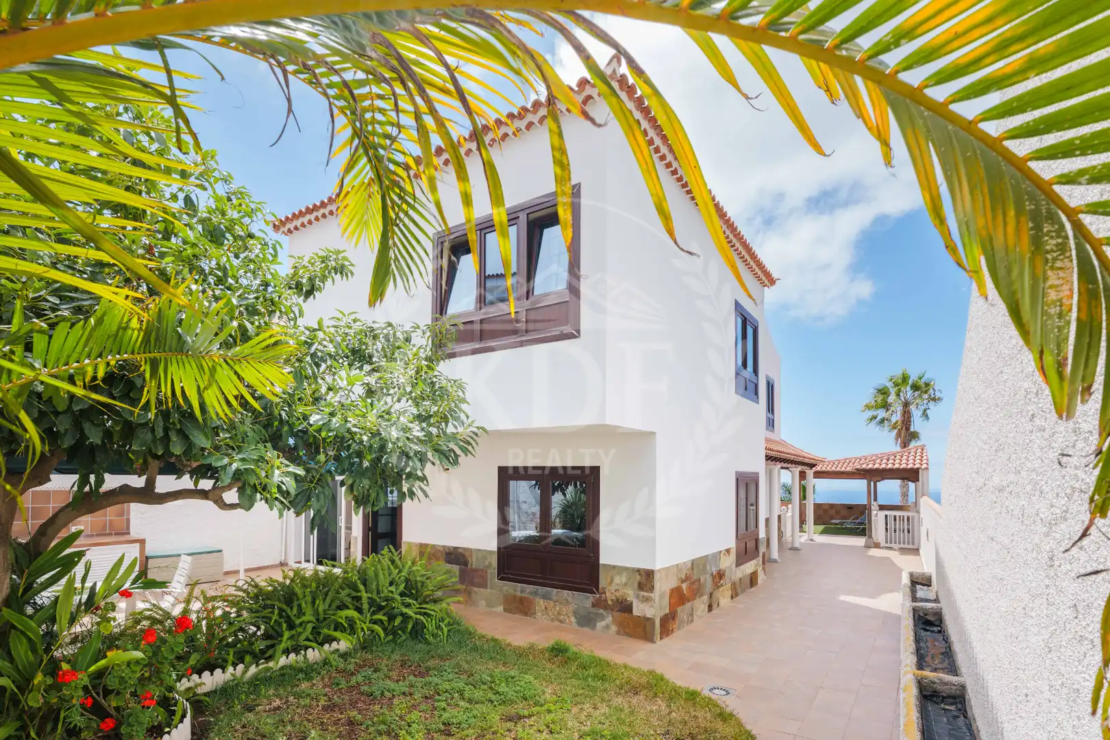 Vista exterior de Casa o xalet en venda en Tacoronte amb Jardí privat, Terrassa i Piscina