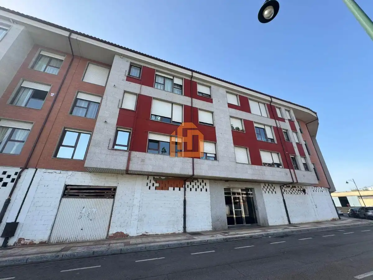 Vista exterior de Apartamento en venta en León Capital  con Calefacción y Trastero