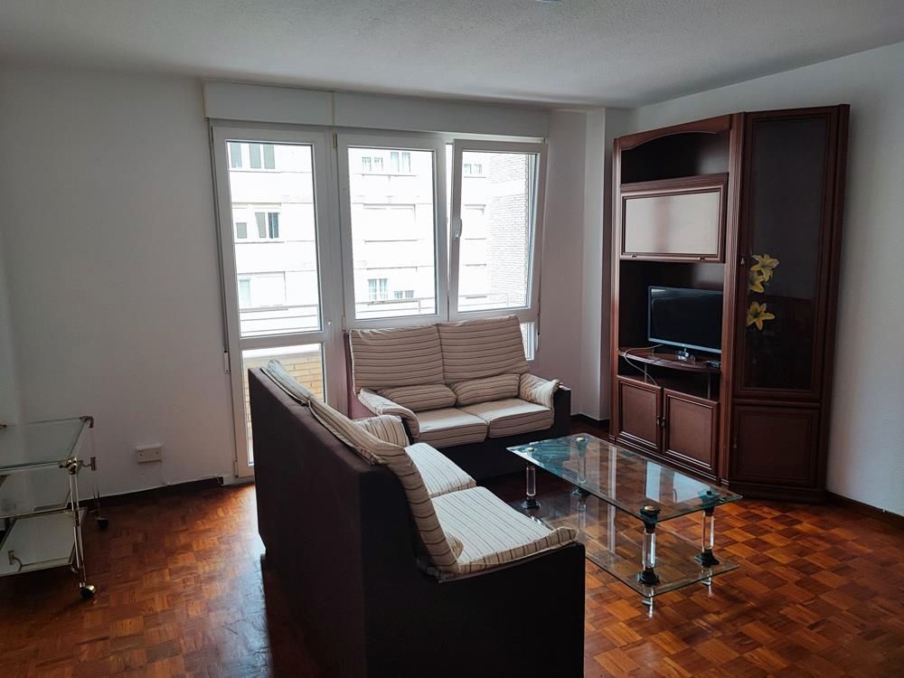 Living room of Flat for sale in Santander  with Parquet flooring, Furnished and Oven