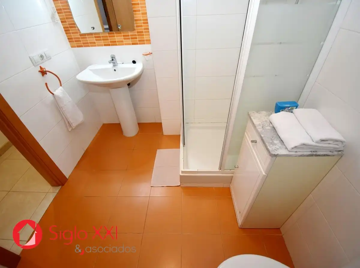 Baño de Piso en venta en Nules con Aire acondicionado, Terraza y Amueblado