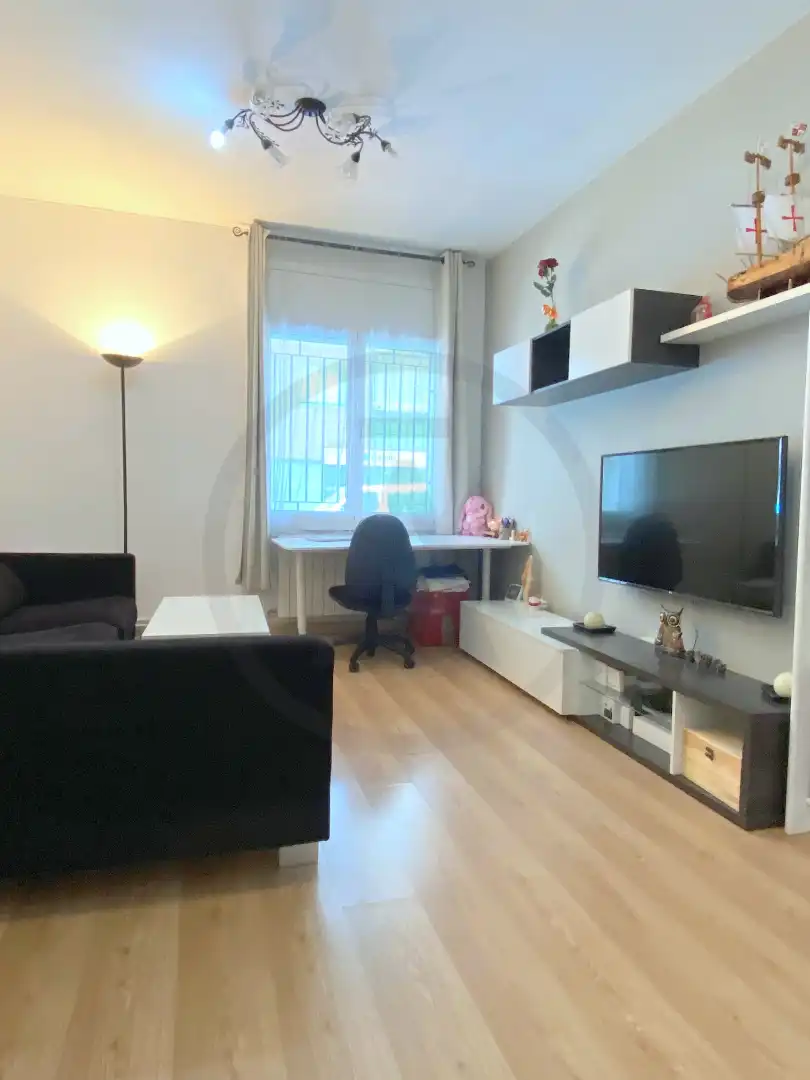 Living room of Flat for sale in Terrassa  with Heating, Parquet flooring and Terrace