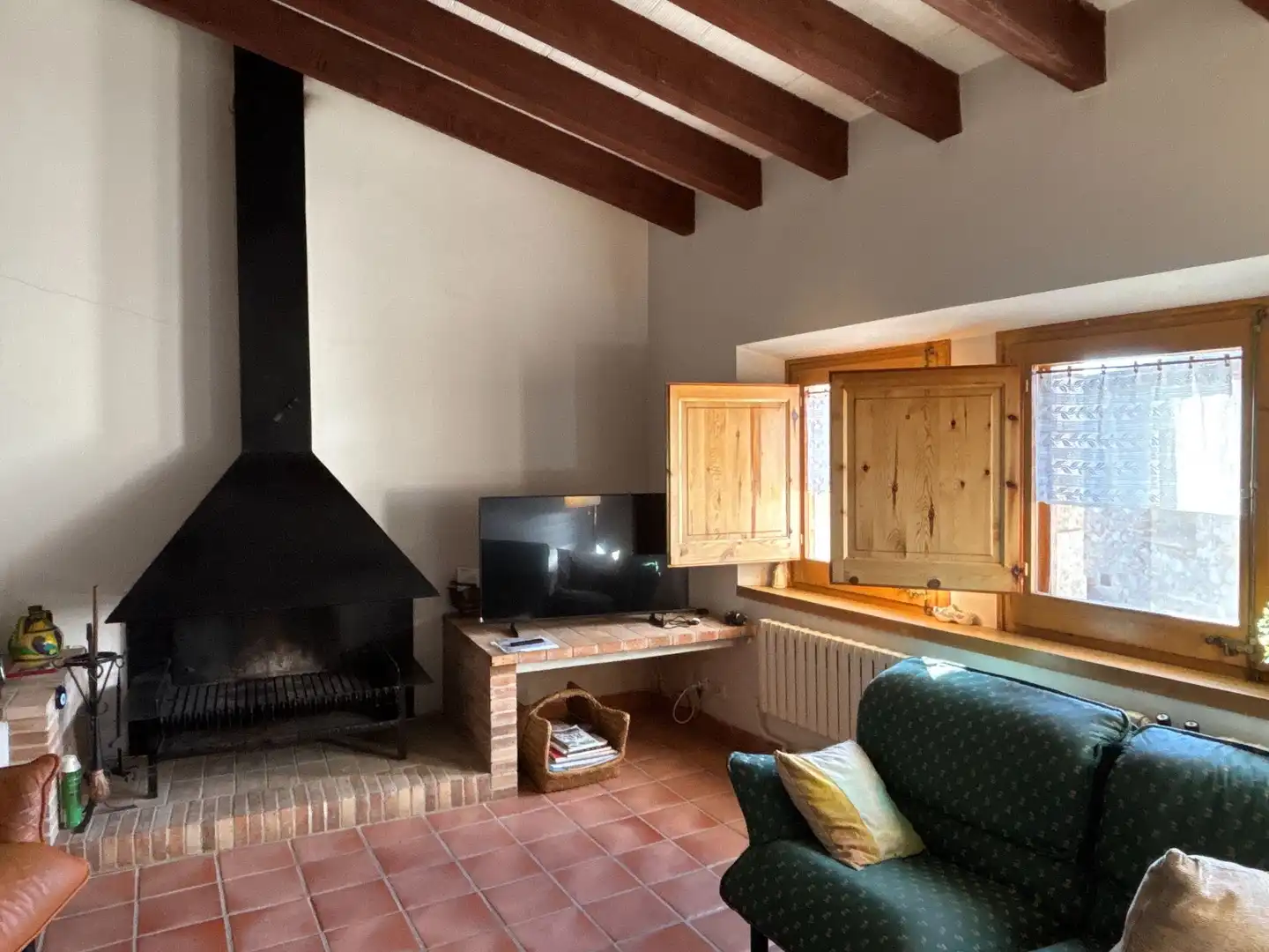 Sala d'estar de Finca rústica en venda en Cabanelles amb Calefacció, Jardí privat i Terrassa