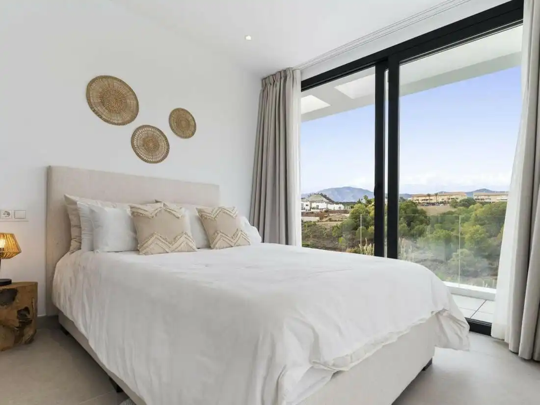 Dormitori de Casa o xalet de lloguer en Estepona amb Aire condicionat, Jardí privat i Terrassa