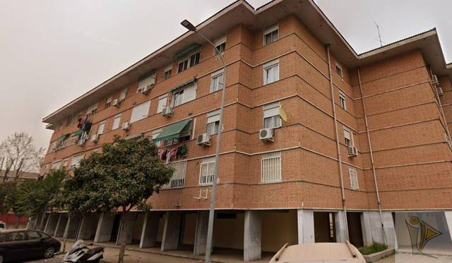 Piso en Venta en CL NUÑEZ DE GUZMAN  en Reyes Católicos