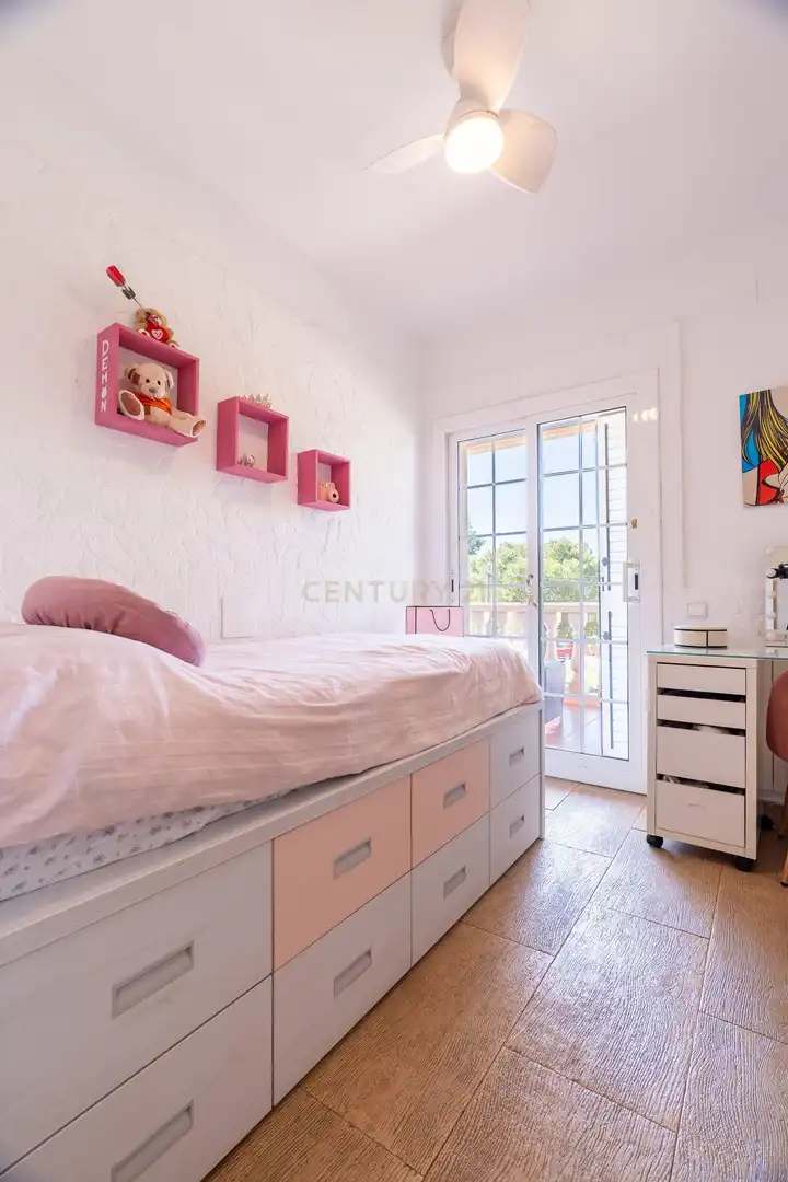 Dormitori de Casa o xalet en venda en Cubelles amb Aire condicionat i Alarma