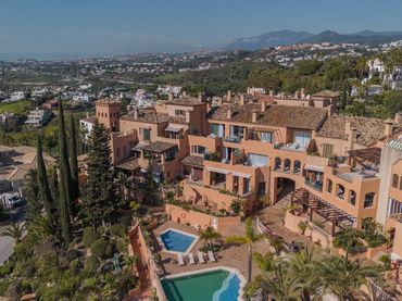 Dúplex amb piscina en venda a Nueva Andalucía