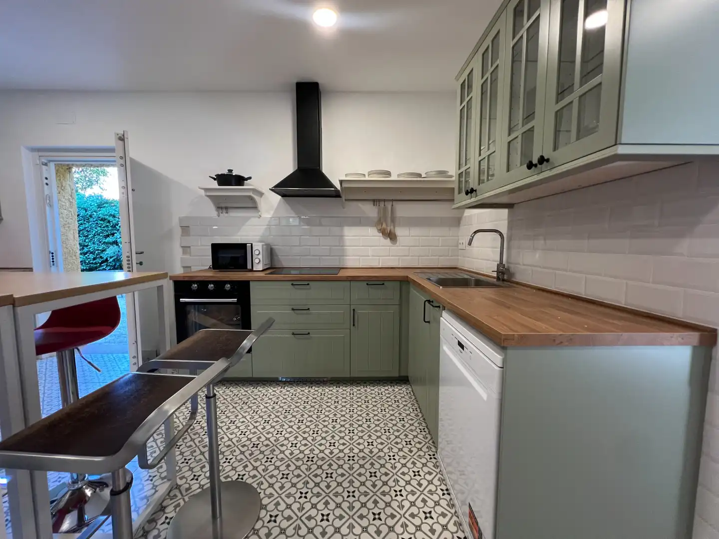 Cuina de Casa o xalet per a compartir en Madrid amb Aire condicionat, Calefacció i Jardí privat