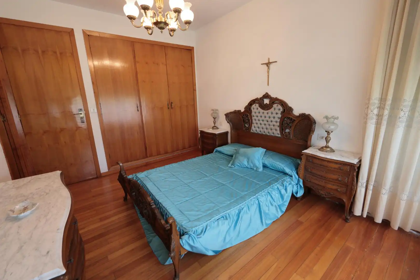 Habitación de Casa adosada en venta en O Barco de Valdeorras   con Calefacción, Piscina y Balcón