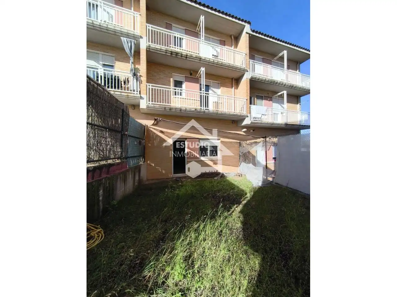 Vista exterior de Casa adosada en venta en Mendavia con Calefacción, Jardín privado y Parquet