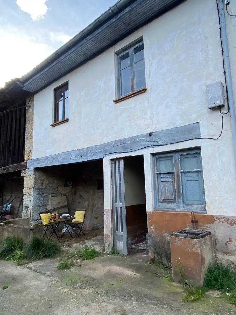 Außenansicht von Einfamilien-Reihenhaus zum Verkauf in Quirós