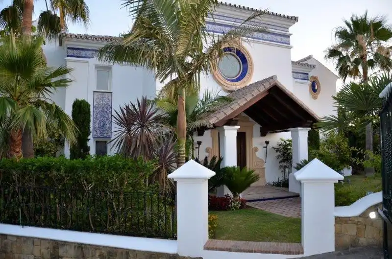Casa con piscina in vendita a Benahavís pueblo