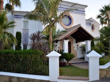 Casa amb piscina en venda a Benahavís pueblo