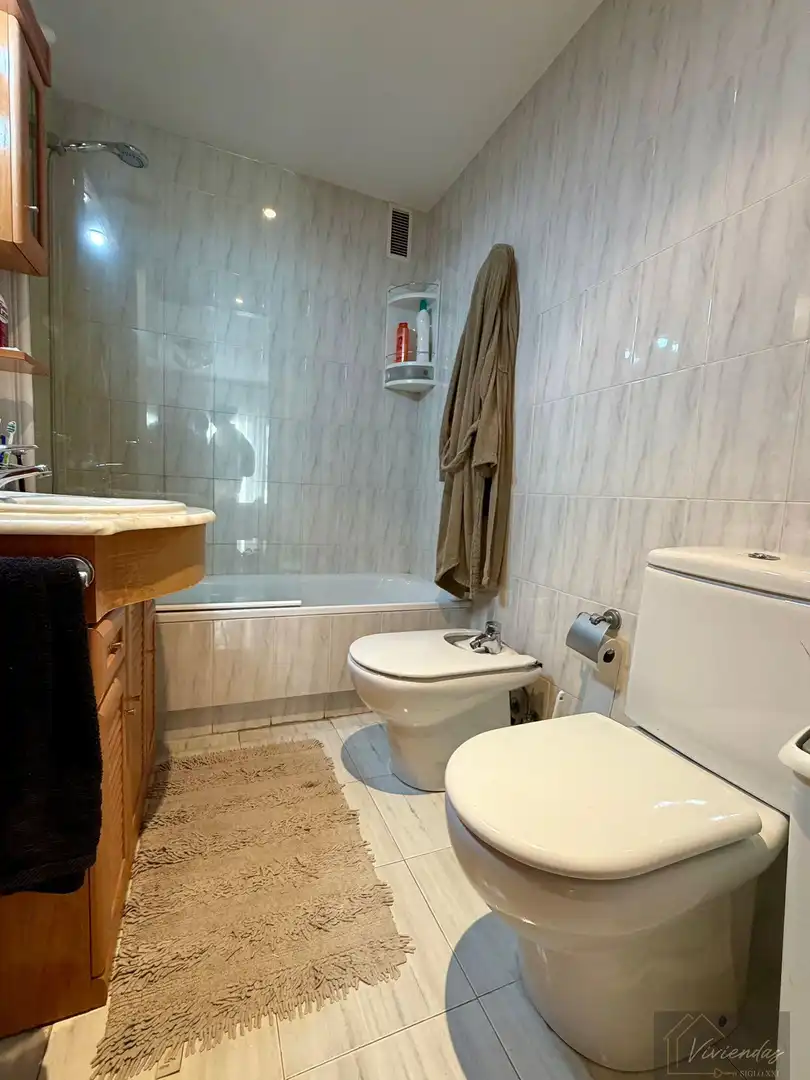 Bathroom of Flat for sale in Boadilla del Monte  with Air Conditioner, Heating and Parquet flooring
