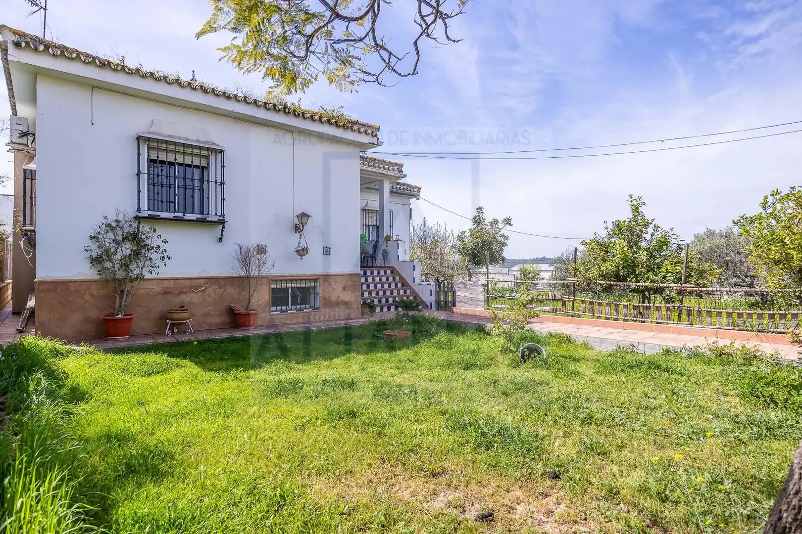 Vista exterior de Casa o chalet en venta en Salteras con Aire acondicionado, Jardín privado y Piscina