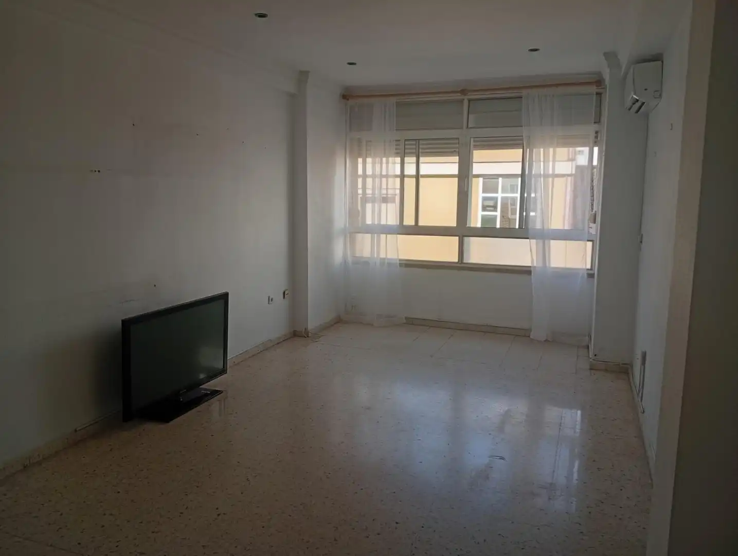 Living room of Flat for sale in Alcalá de Guadaira  with Air Conditioner and Storage room