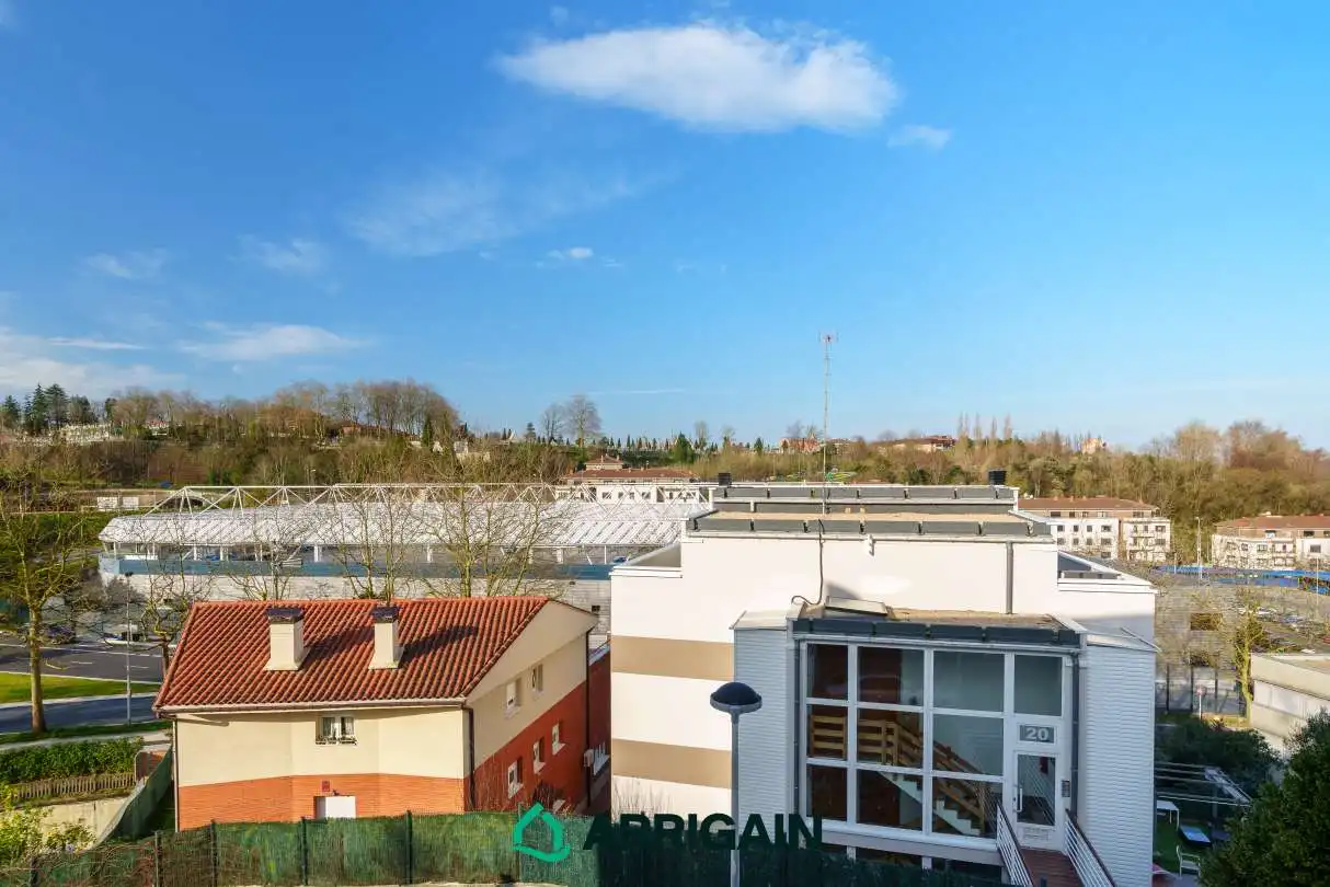 Vista exterior de Pis en venda en Donostia - San Sebastián  amb Calefacció, Jardí privat i Terrassa