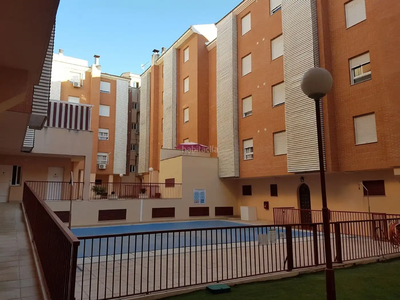 Pis amb piscina en venda a Avenida 8 de Marzo 20, imagen 6