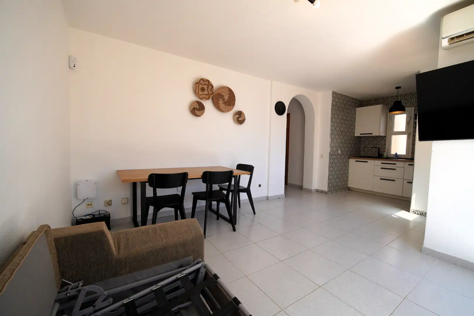 Sala d'estar de Àtic en venda en Roquetas de Mar amb Terrassa, Moblat i Piscina comunitària
