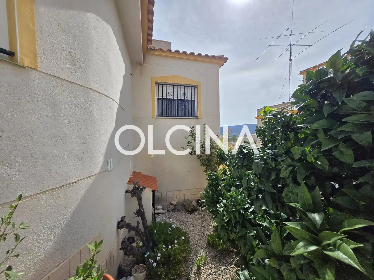 Vista exterior de Casa o chalet en venta en Castalla con Calefacción, Jardín privado y Terraza