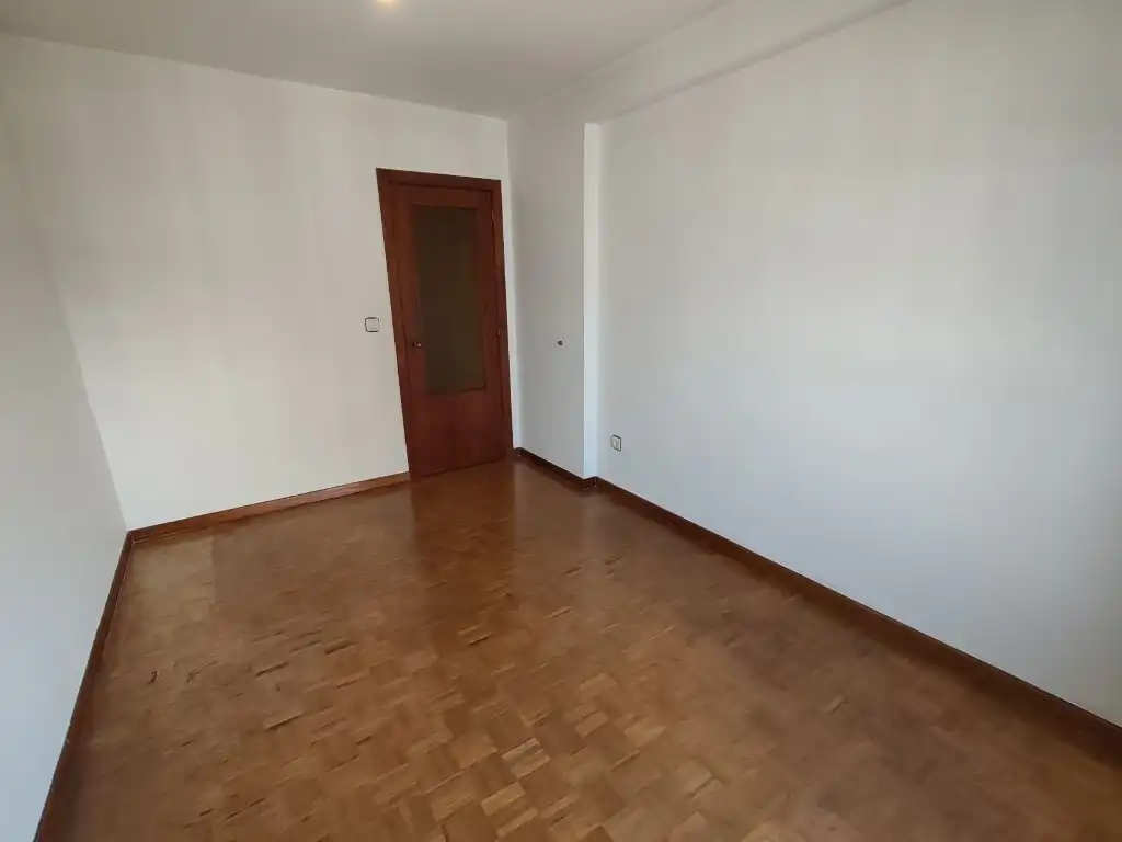 Dormitori de Pis en venda en Avilés