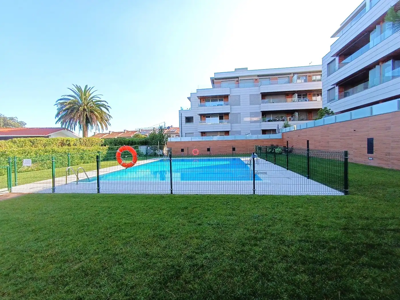 Piscina de Planta baja en venta en Sopela con Calefacción, Terraza y Amueblado