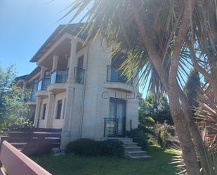 Vista exterior de Casa adosada en venda en San Cibrao das Viñas amb Terrassa, Piscina i Balcó