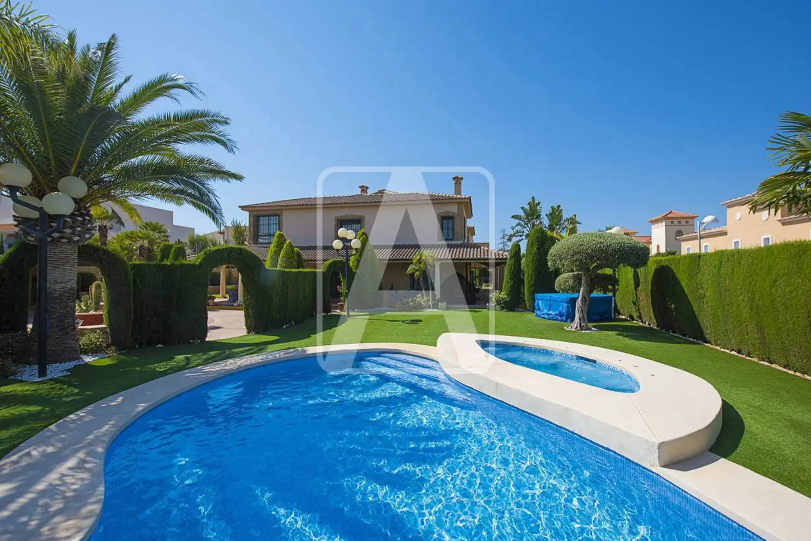 Chalet con piscina en venta en Marisol Park - Ortembach - Los Almendros, imagen 13