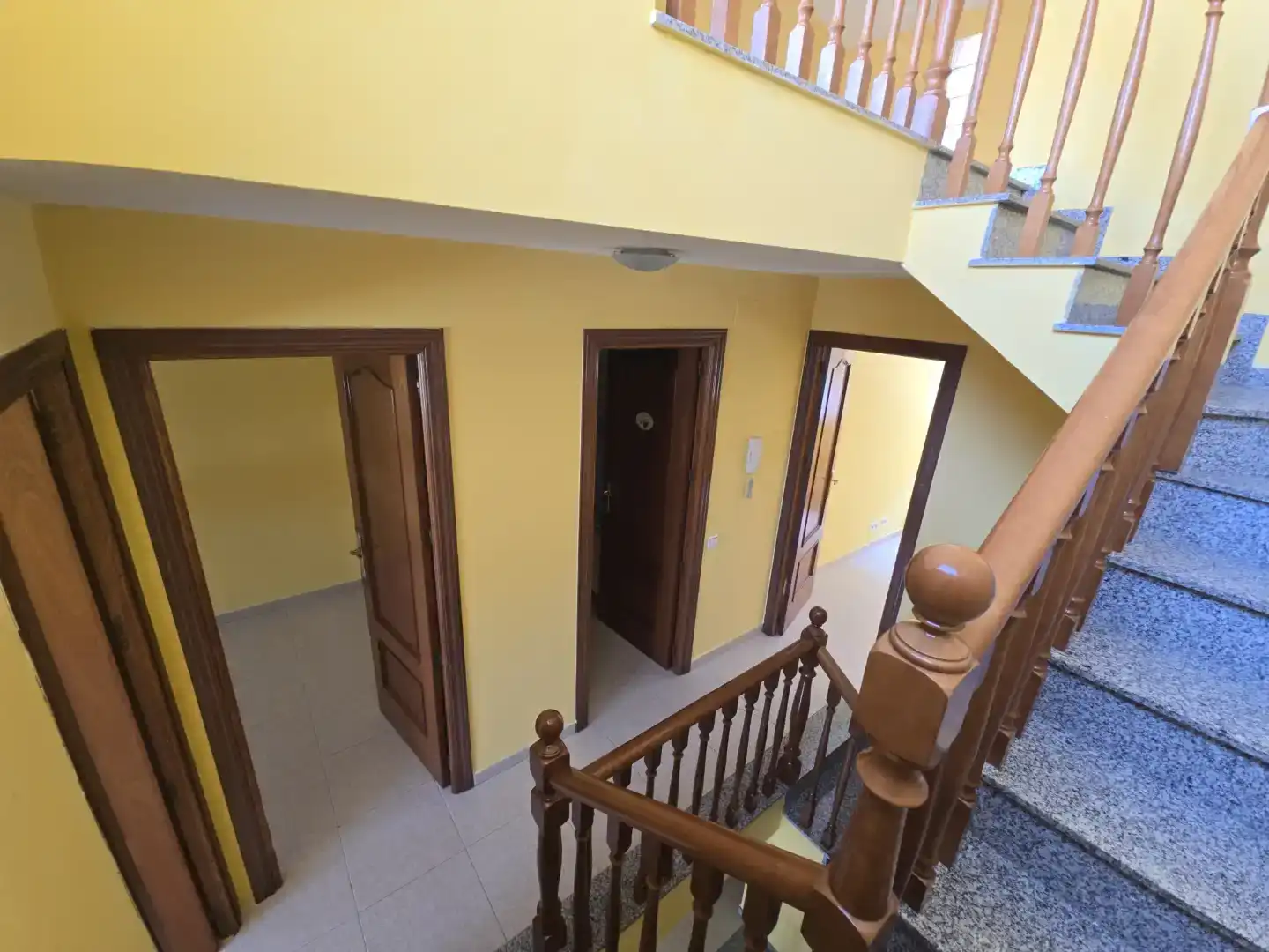 Einfamilien-Reihenhaus zum Verkauf in Mataró mit Klimaanlage und Balkon