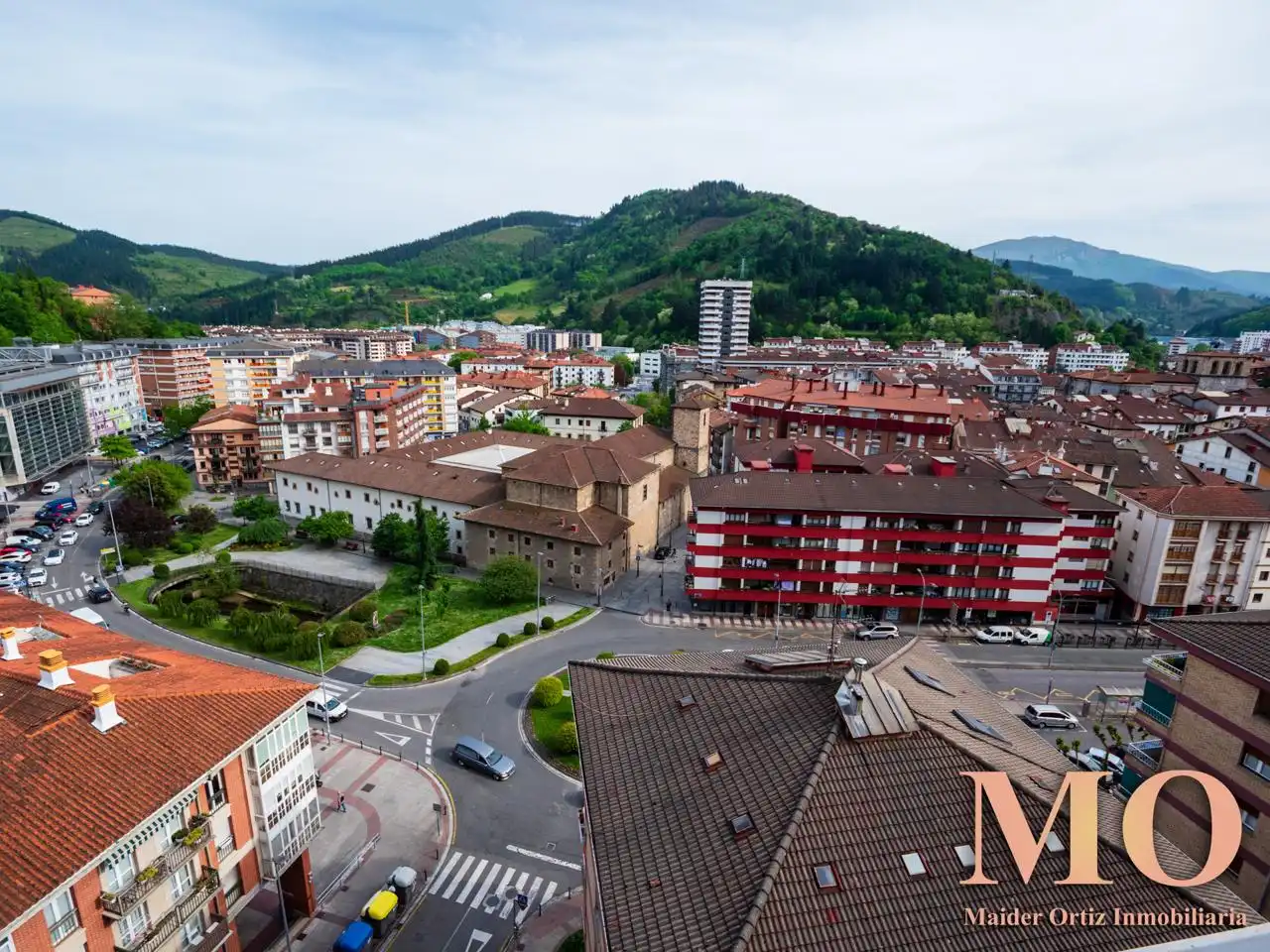 Vista exterior de Piso en venta en Arrasate / Mondragón con Calefacción, Terraza y Trastero