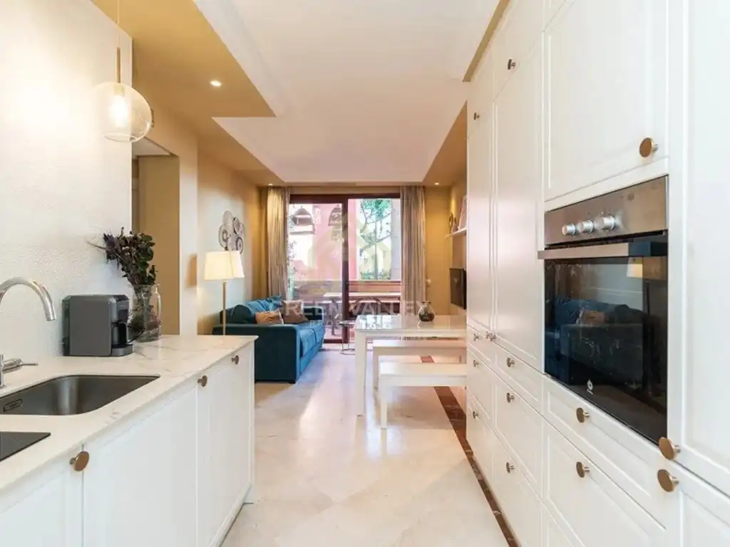 Küche von Wohnung zum Verkauf in Marbella mit Klimaanlage, Privatgarten und Terrasse