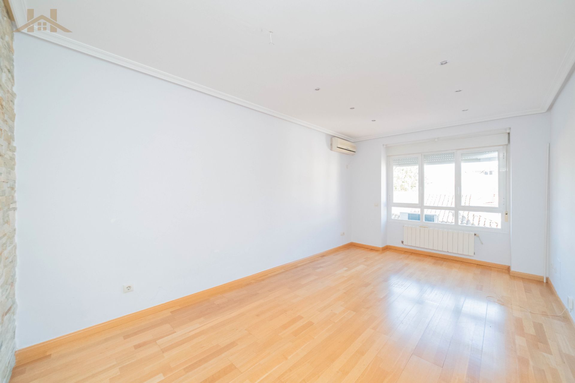 Bedroom of Attic for sale in Boadilla del Monte  with Air Conditioner and Heating