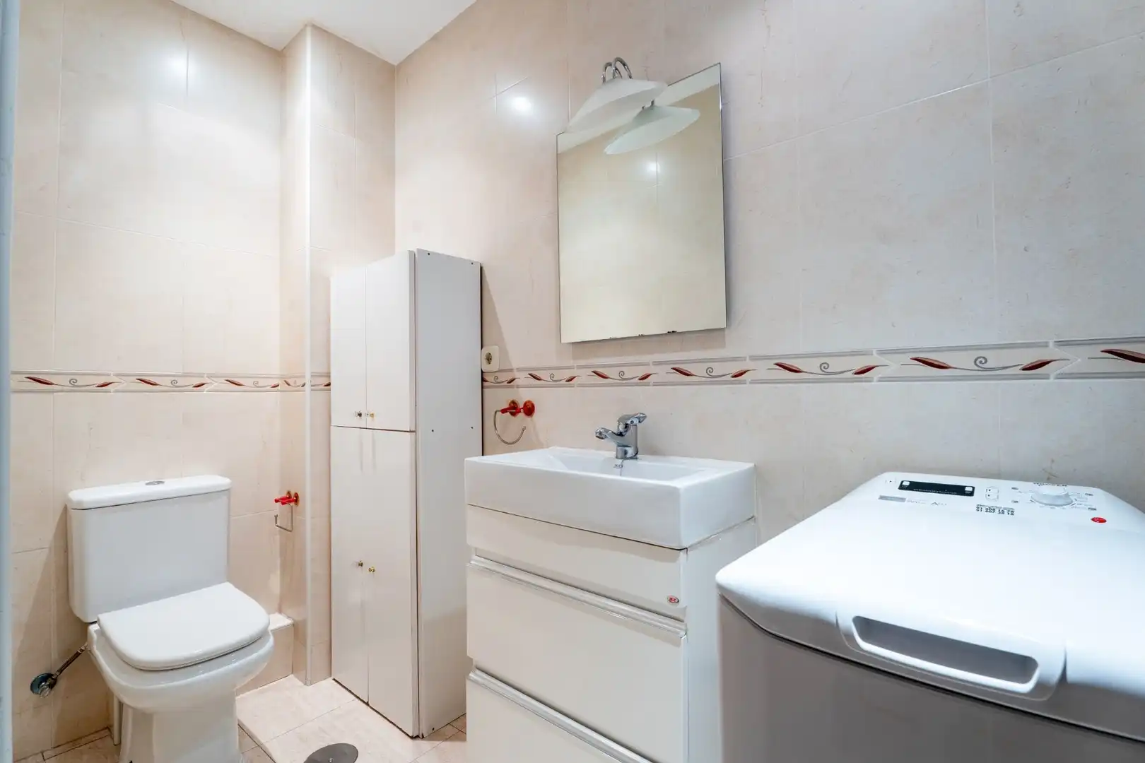 Badezimmer von Wohnung zum Verkauf in Madrid mit Klimaanlage, Heizung und Terrasse