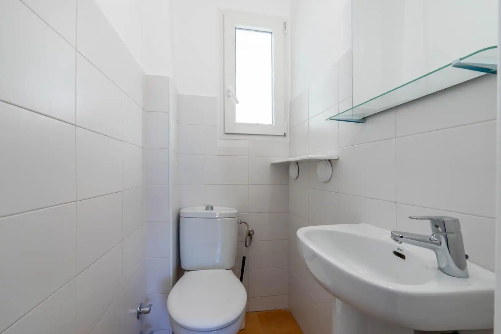 Bathroom of Flat for share in Ronda