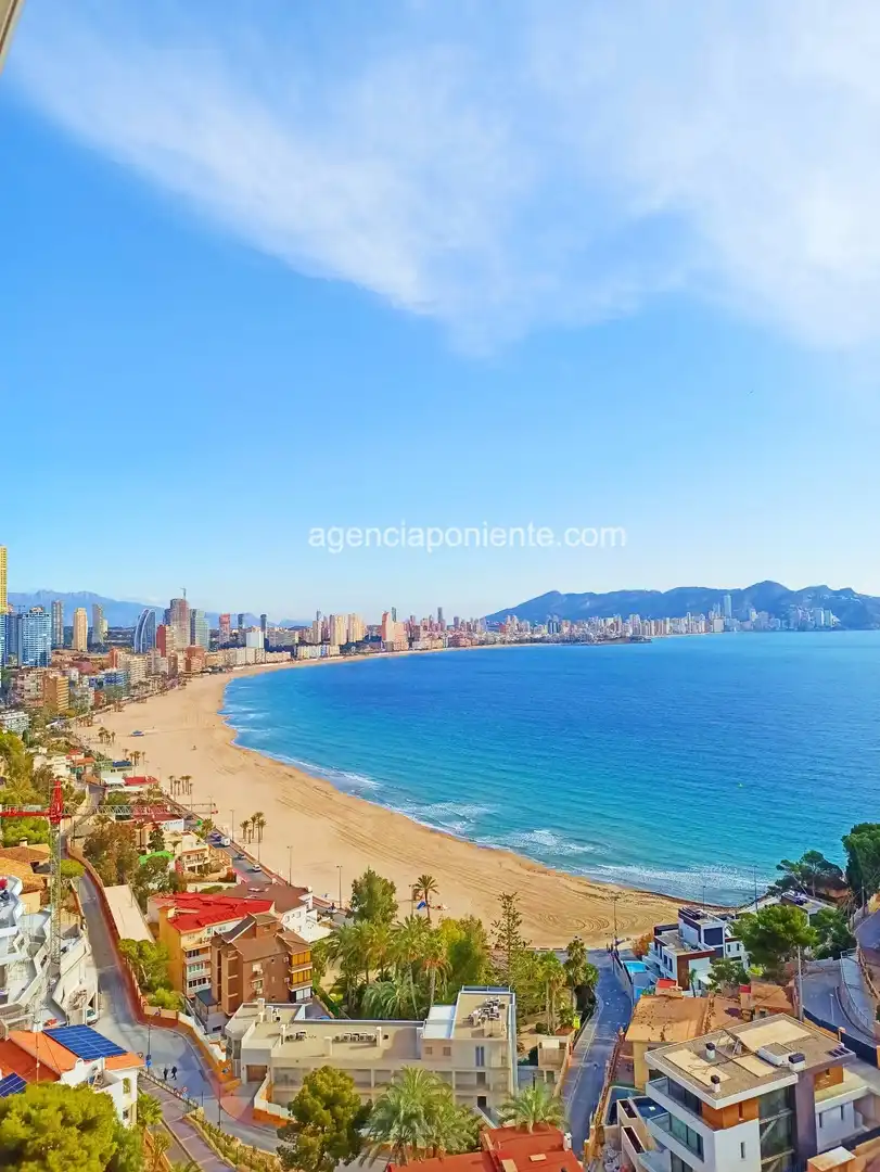 Vista exterior de Apartamento de alquiler en Finestrat con Aire acondicionado, Terraza y Amueblado