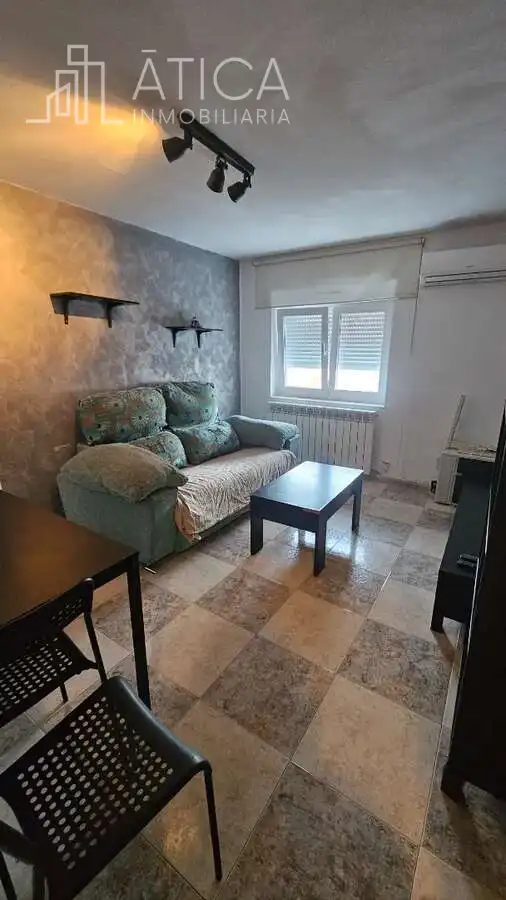 Sala d'estar de Pis de lloguer en Salamanca amb Calefacció i Moblat